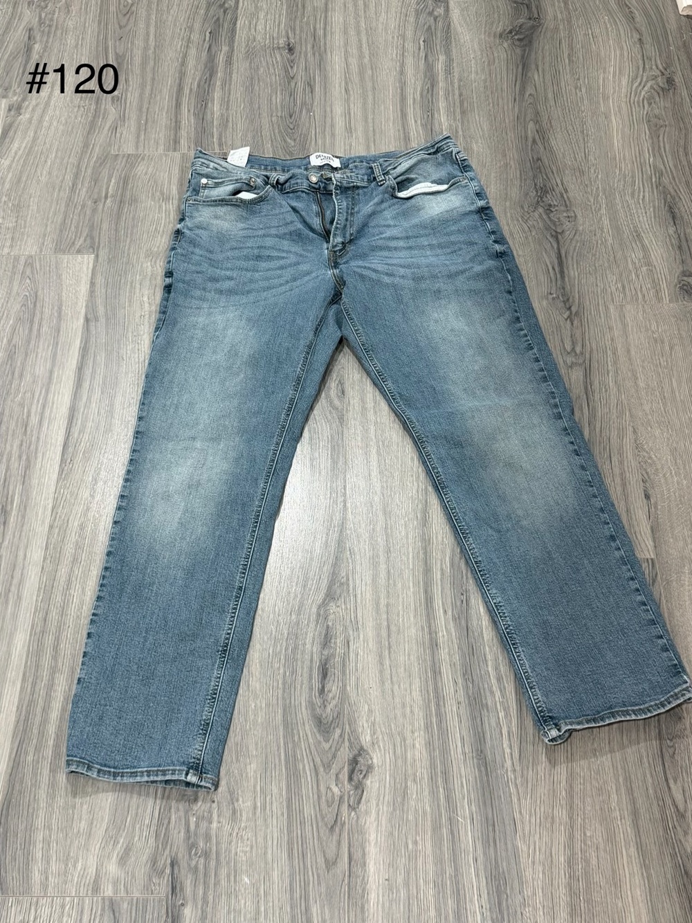 Levi's Men's Light Blue Relaxed Fit Jeans
